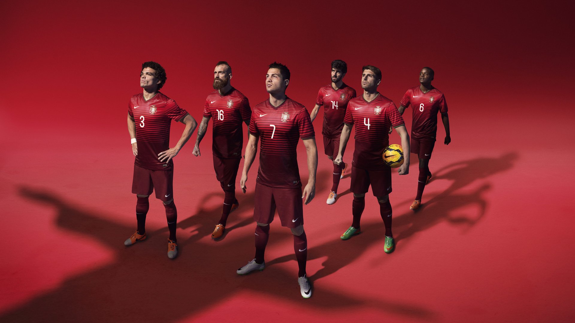 开云入口-中锋与边锋配合默契，战术执行精准，边锋是中场还是前锋