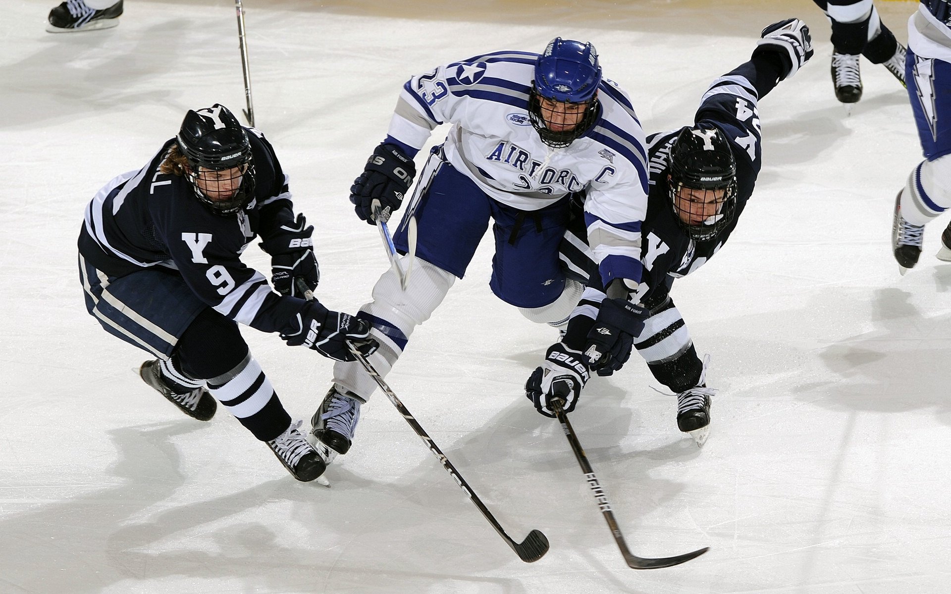 开云网页版-弗朗索瓦·霍尔茨豪伊泽：精准传球与强硬防守相结合，南非队的核心球员